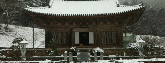 개암사 (開巖寺) is one of Buddhist temples in Honam.