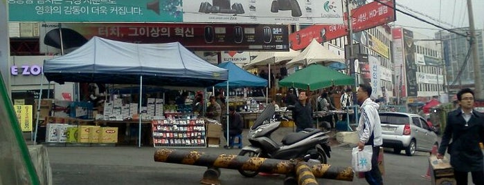 Yongsan Electronics Market is one of RAPID TOUR around the WORLD.