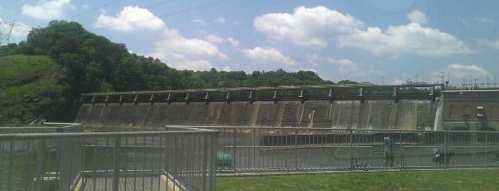 Morgan Falls Dam is one of Orte, die Aubrey Ramon gefallen.