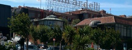 Ghirardelli Square is one of Oakland.
