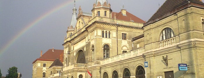 Pécs Főpályaudvar is one of Pályaudvarok, vasútállomások (Train Stations).