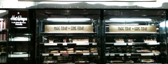 Pret A Manger is one of Dionisioさんのお気に入りスポット.
