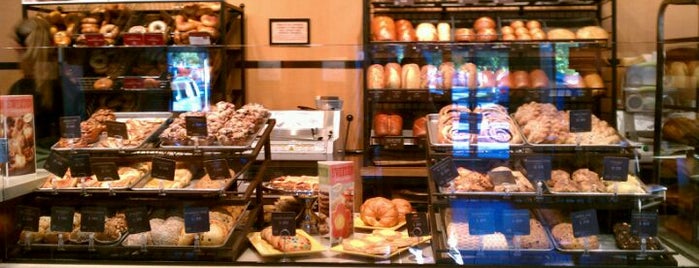 Panera Bread is one of AprilGReviewsさんのお気に入りスポット.