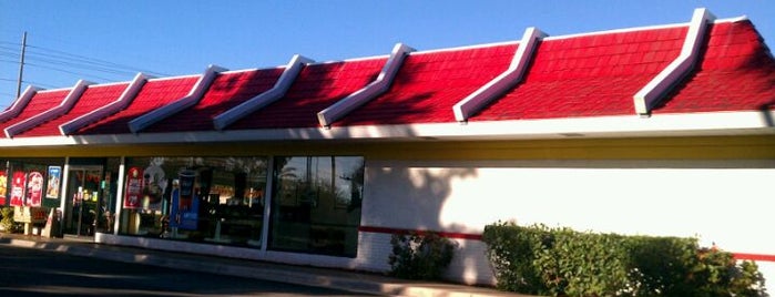 McDonald's is one of Orte, die Bradley gefallen.