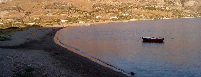 Kalamitsa Beach is one of Posti che sono piaciuti a Efrosini-Maria.