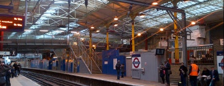Farringdon Railway Station (ZFD) is one of Railway Stations in UK.