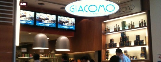 Giacomo is one of A comer e beber.