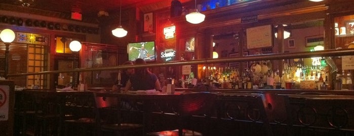 Philadelphia Tavern is one of สถานที่ที่บันทึกไว้ของ Jennifer.