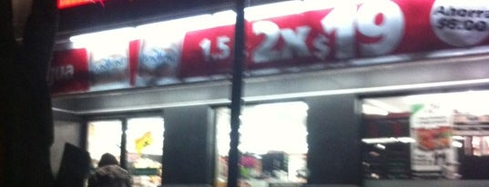 7-Eleven is one of Orte, die Mariana gefallen.