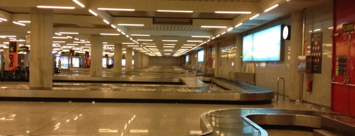 Recollida d'equipatges / Baggage claim is one of สถานที่ที่ Yaron ถูกใจ.