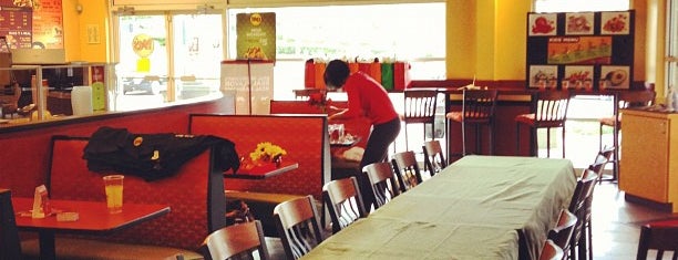 Moe's Southwest Grill is one of Tempat yang Disimpan Aubrey Ramon.