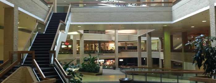 Century III Mall is one of Posti che sono piaciuti a tanya.