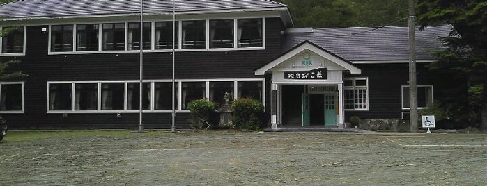 西伊豆町営 やまびこ荘 is one of สถานที่ที่บันทึกไว้ของ Z33.