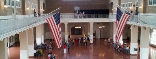 Musée de l'immigration d'Ellis Island is one of The City That Never Sleeps.