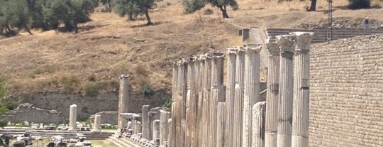 Asklepion Pergamon is one of Lugares favoritos de Yılmaz.
