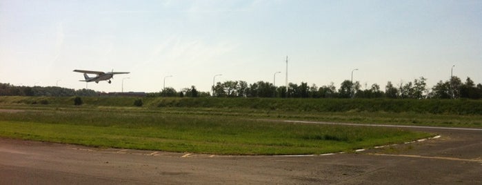 Aérodrome de St. Ghislain (EBSG) is one of สถานที่ที่ P.O.Box: MOSCOW ถูกใจ.