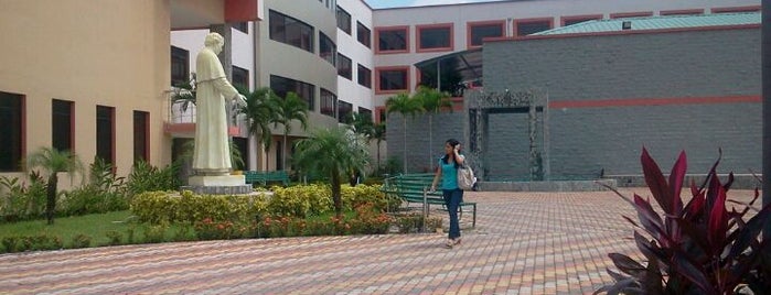 Universidad Politecnica Salesiana is one of Tempat yang Disukai Del.