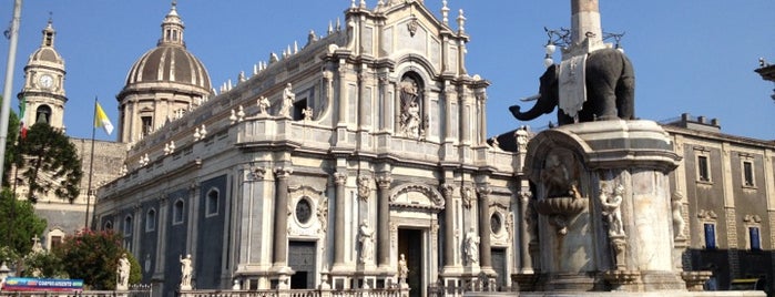 Piazza Duomo is one of posti visitati.