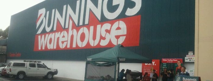 Bunnings Warehouse is one of Locais curtidos por Keira.