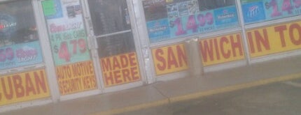 Apollo Beach Food Mart is one of Lugares favoritos de Bev.