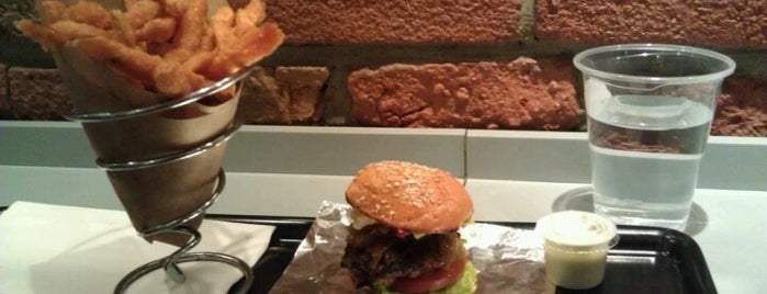 Le Gourmet Burger is one of Posti salvati di Scott.