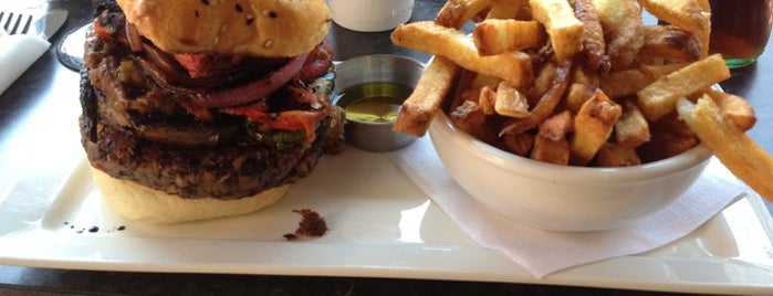 Burger Bar Crescent is one of MTL Visitor's Guide.