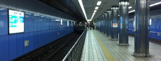 Yotsubashi Station (Y14) is one of 大阪市営地下鉄 四つ橋線.