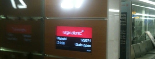 Gate 27 is one of John 님이 좋아한 장소.