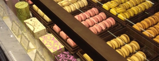 Ladurée is one of Carlosさんのお気に入りスポット.