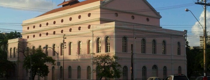 Teatro de Santa Isabel is one of Teatros.