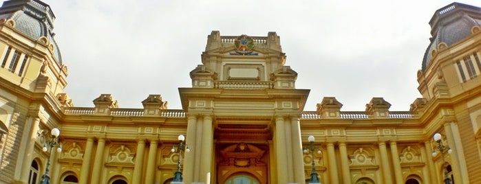 Palácio Guanabara is one of Lugares favoritos de Dade.