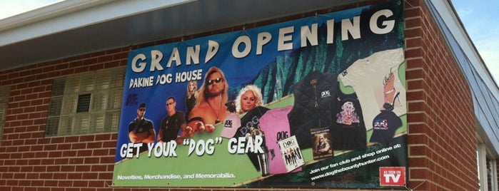 Dog The Bouty Hunter Store is one of Tempat yang Disukai Andrea.