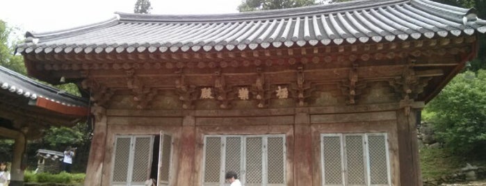 화암사 (花巖寺) is one of Buddhist temples in Honam.