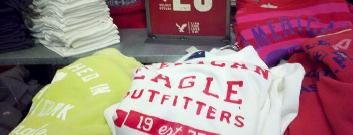 American Eagle Store is one of Lugares favoritos de Michelle.
