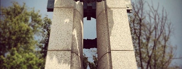 World War II Memorial is one of Summer Hoyas Explorin' DC.