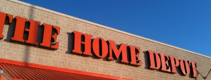 The Home Depot is one of Lieux qui ont plu à Charlotte.