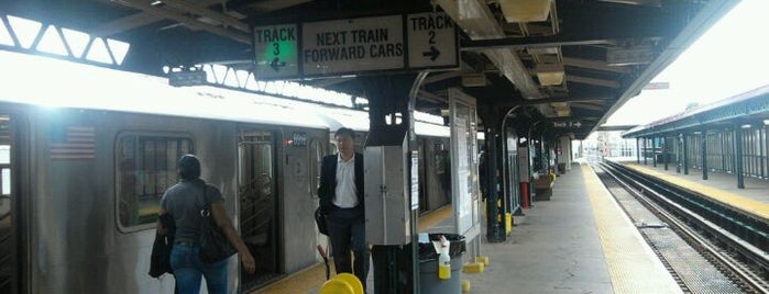 MTA Subway - Wakefield/241st St (2) is one of Tempat yang Disukai Jenn.
