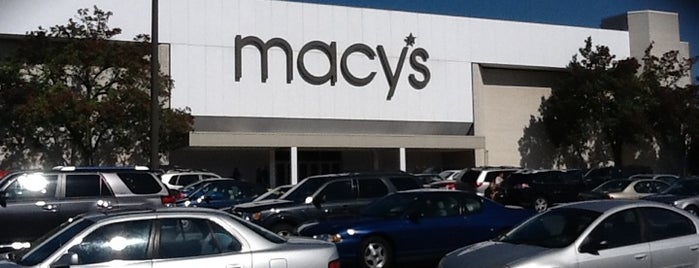 Macy's is one of Katieさんのお気に入りスポット.