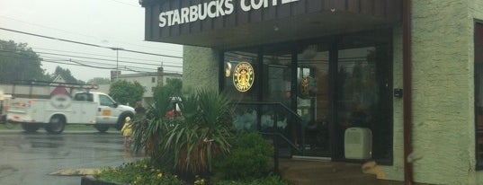 Starbucks is one of Lieux qui ont plu à Brett.