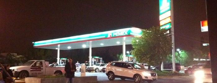 Oxxo Gas is one of Orte, die Mariana gefallen.