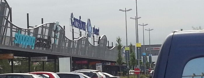 Carrefour hypermarkt is one of สถานที่ที่ Delphine ถูกใจ.