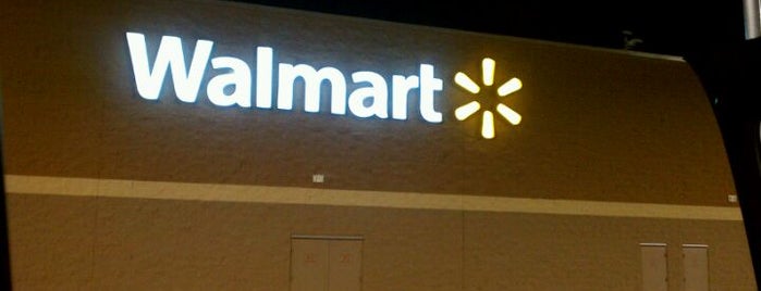 Walmart Supercenter is one of Lugares favoritos de Lisa.