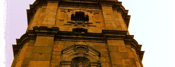 Torre dos Clérigos is one of Visit Oporto.