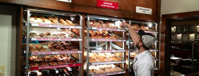 Do-Rite Donuts & Coffee is one of Orte, die Louis gefallen.