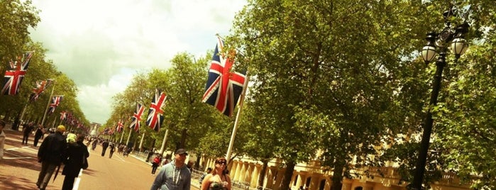 The Mall is one of London Oxford St to West End.