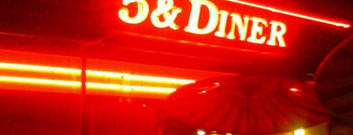 5 & Diner is one of Lieux qui ont plu à Joe.