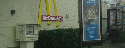 McDonald's is one of Lieux qui ont plu à 💋💋Miss.