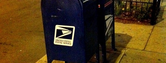 Mailbox at 100 Mass Ave is one of Theresaさんの保存済みスポット.