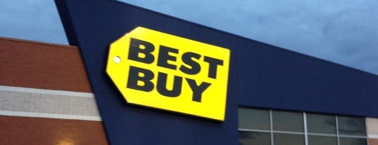 Best Buy is one of Nicholasさんのお気に入りスポット.