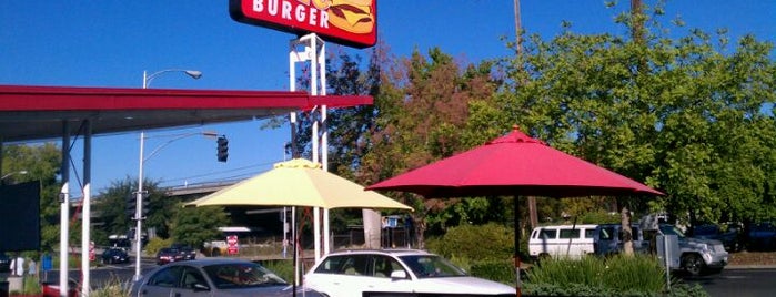 Suzie Burger is one of สถานที่ที่ Ross ถูกใจ.